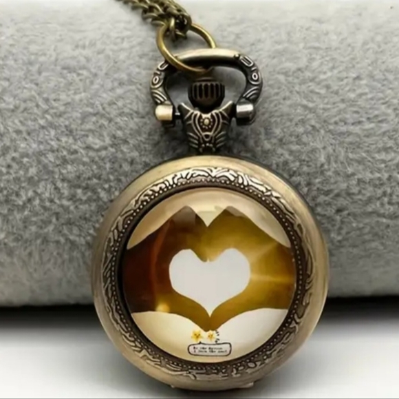 New heart in hand love quartz pocket watch - Picture 2 of 4